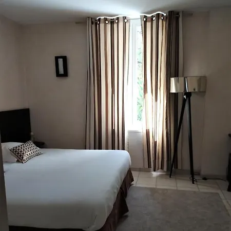 Le Synaya サナリー・シュル・メール