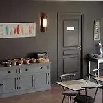Logis Synaya