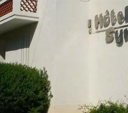 Le Synaya Hotel 3*